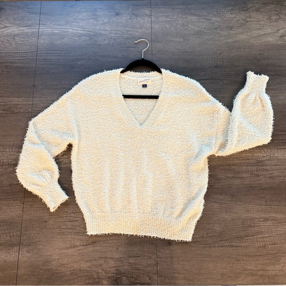 Universal Thread V-Neck Pullover Sweater - Picture 3 of 7
